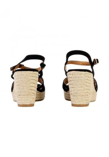 Босоножки на танкетке