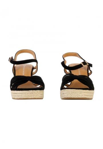 Босоножки на танкетке