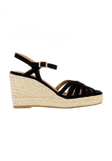 Босоножки на танкетке