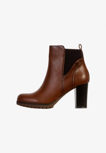 Полусапожки на высоком каблуке