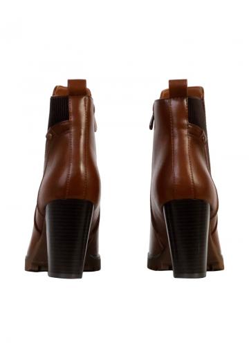 Полусапожки на высоком каблуке