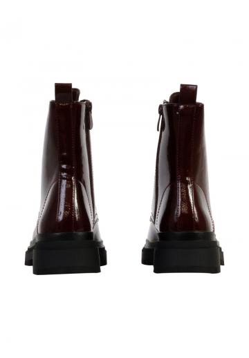 Ботинки на шнуровке