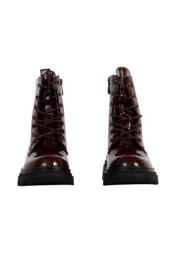 Ботинки на шнуровке