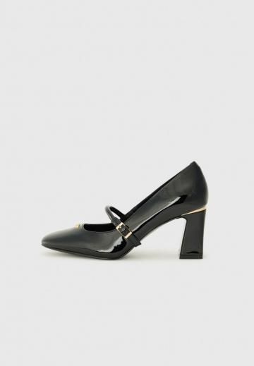 Туфли с высоким носом