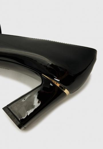 Туфли с высоким носом