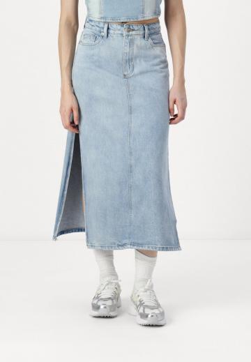 Юбка с накладными карманами