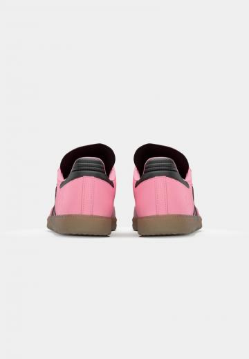 Футбольные бутсы