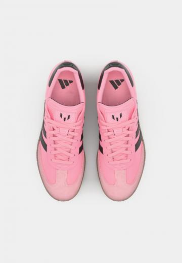 Футбольные бутсы