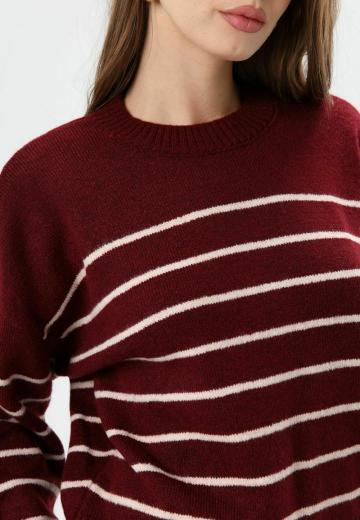 Пуловер в полоску