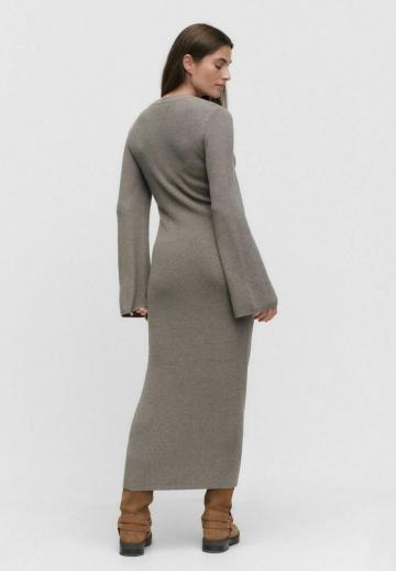 Вязаное платье