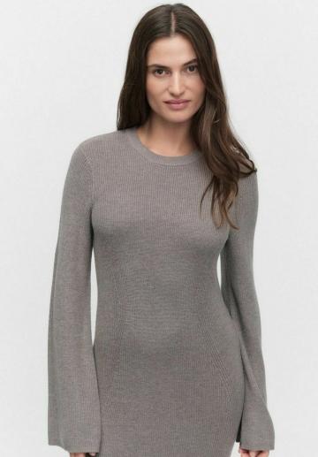 Вязаное платье