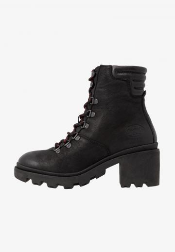 Ботинки на шнуровке