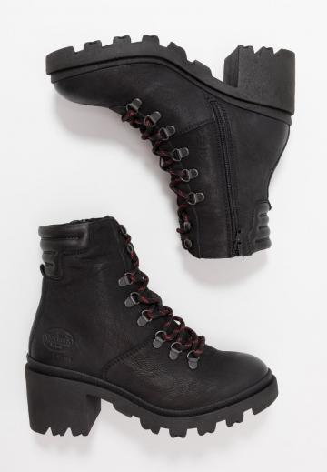 Ботинки на шнуровке