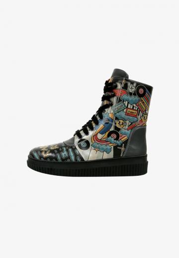 Ботинки на шнуровке