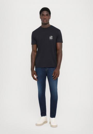 Узкие джинсы