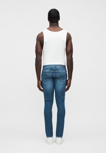 Узкие джинсы