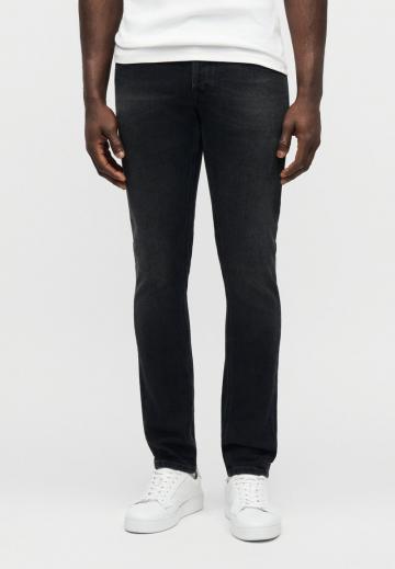 Узкие джинсы
