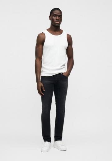 Узкие джинсы