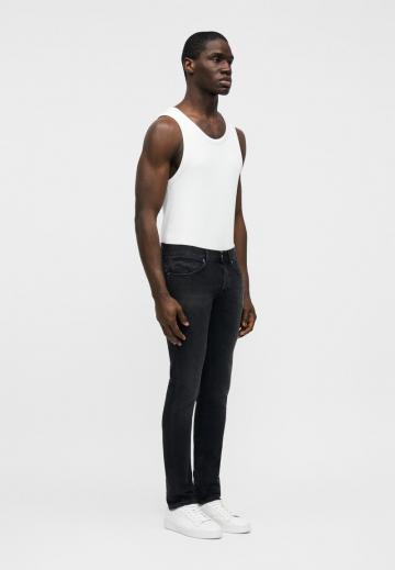 Узкие джинсы