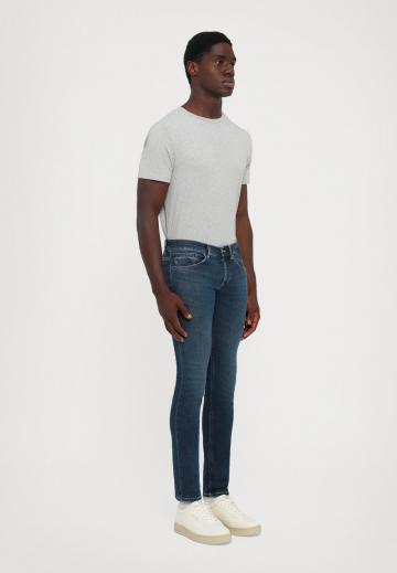 Узкие джинсы