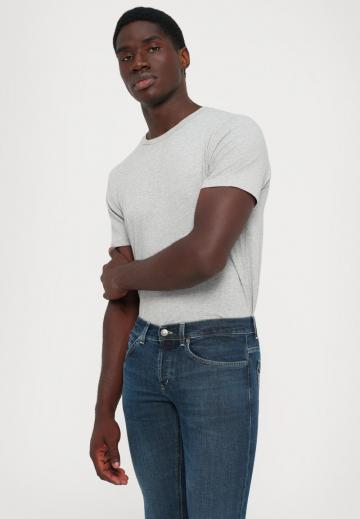 Узкие джинсы