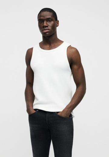 Узкие джинсы