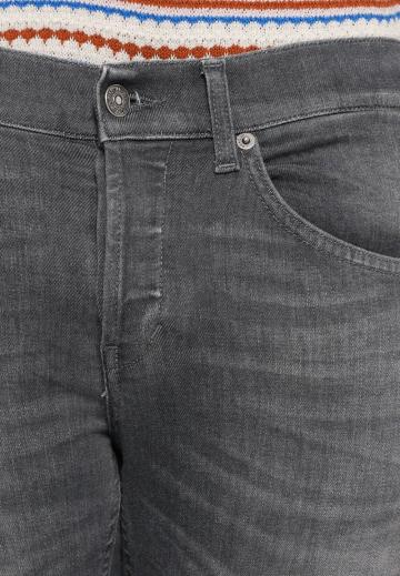 Узкие джинсы