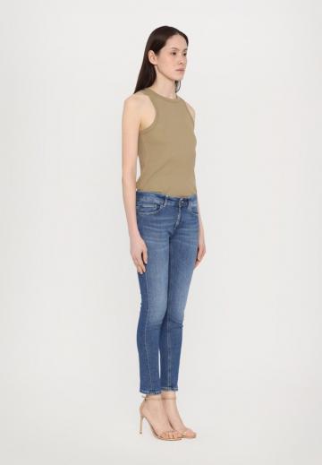 Узкие джинсы