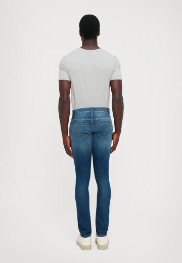 Узкие джинсы