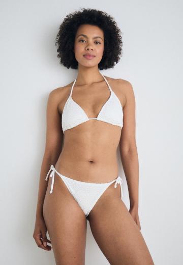 Треугольное бикини