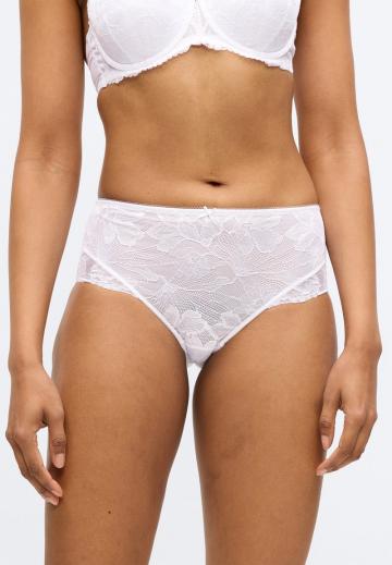 Трусы на бедрах