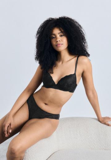 Трусы на бедрах