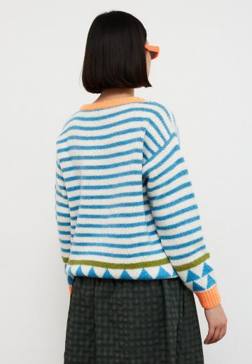 Пуловер в полоску