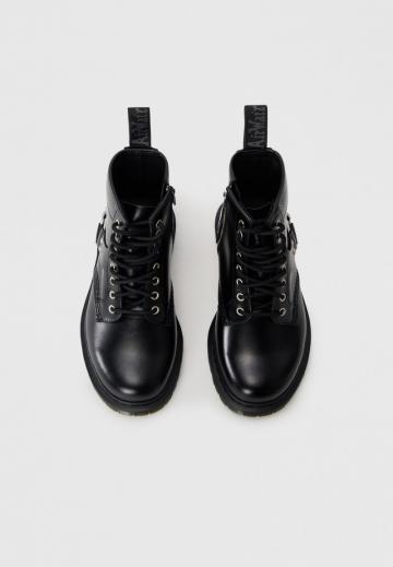 Ботинки на шнуровке