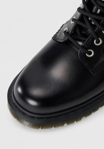 Ботинки на шнуровке