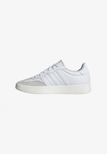 Походные кроссовки