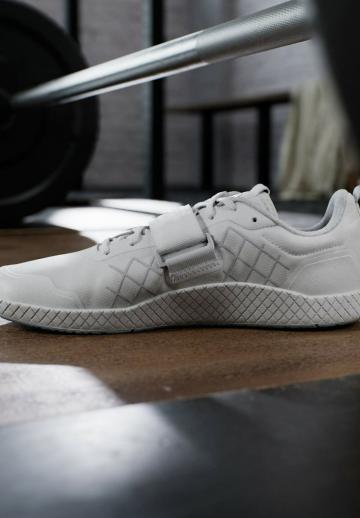 Тренировочные кроссовки