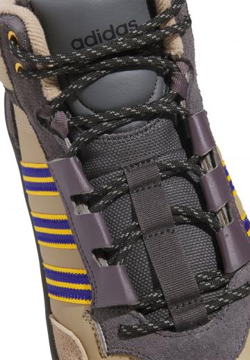 Походные кроссовки