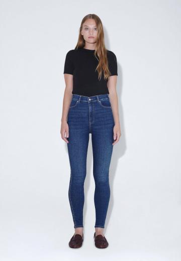 Узкие джинсы