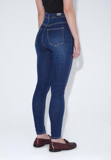 Узкие джинсы