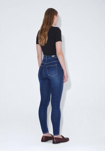 Узкие джинсы
