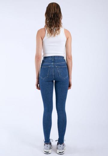 Узкие джинсы