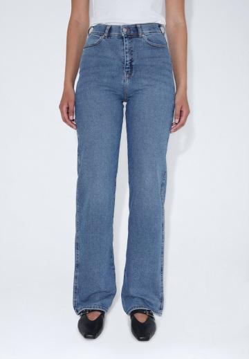 Прямые джинсы