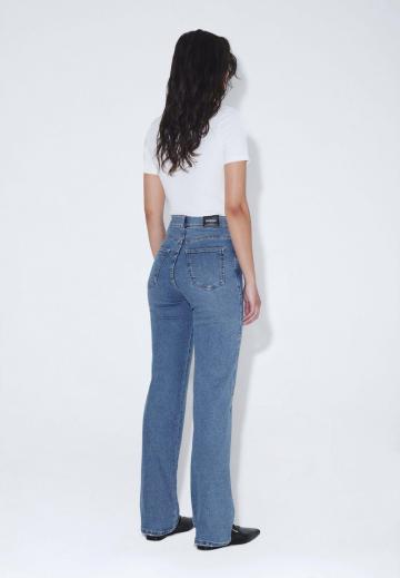 Прямые джинсы
