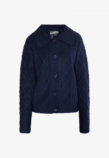 Вязаный жилет