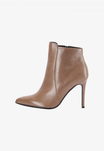 Полусапожки на высоком каблуке