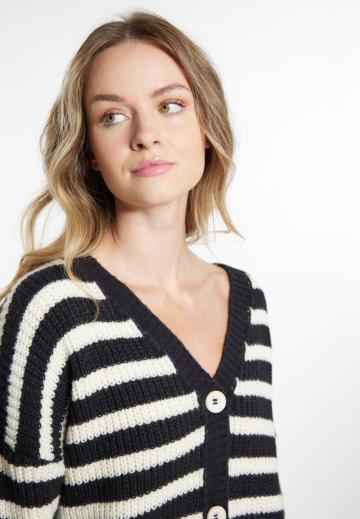 Длинный жилет