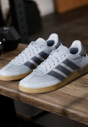 Тренировочные кроссовки