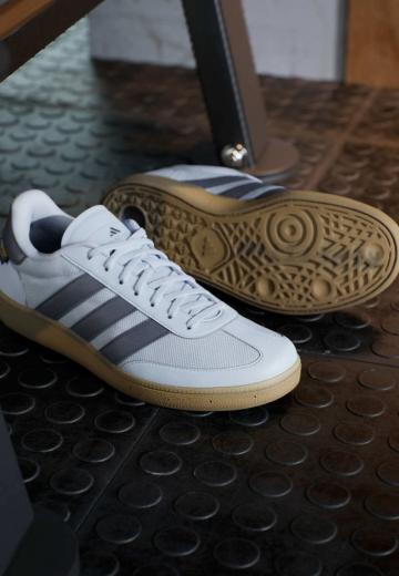 Тренировочные кроссовки