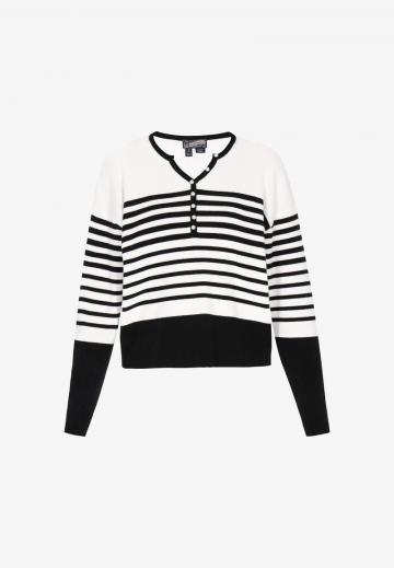 Пуловер в полоску